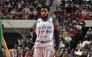 大勝狂奪27分　攻城獅半場大幅領先