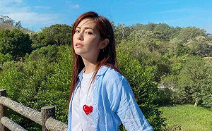 任容萱約宿醉友打球 羽球拍慘被打斷變「半月形」