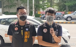 「彤羅騷」聯手出擊  兩議員送轄內學童兒童節禮物「紙精靈」