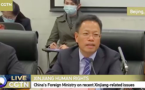 戰狼消風？外媒提問無人聽懂 新疆官員尬笑急找翻譯