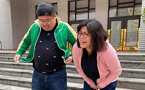 抵制新疆棉 蔡易餘揪王美惠穿Nike  拉鏈卡住笑翻網友