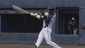 日職／不妙！王柏融敲二壘打　卻因傷退場