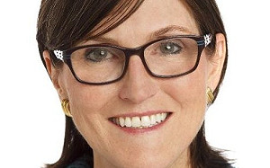 一年上漲160%! 全球最猛女股神打敗巴菲特 怎麼辦到的?