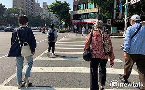 新北清晨低溫12度  南北溫差大收假往返適時增減衣物