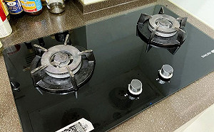 瓦斯爐點不著！他發現「意外原因」驚呆　網：誤會10幾年