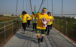 （影）蔡易餘體重破百  嘉義縣水上鄉長：因為接地氣