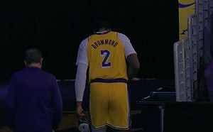 NBA／新鞋誤事！湖人新同學Drummond轉隊首戰就受傷