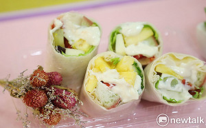 推廣在地鳳梨超給力  台南傳統市場獨創鳳梨口味潤餅皮