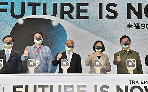 史上最美區間車首航 蘇揆：持續推動軌道建設讓台灣更美