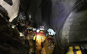 太魯閣事故上修至51死 第6節車廂發現一具變形遺體