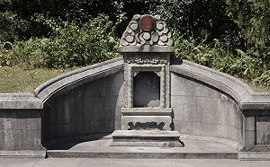 掃墓沒跪著拔草就是不孝？眾曝想法