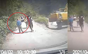 救災當下李義祥人在現場！若無其事走過脫困乘客身旁