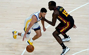 NBA／不只林書豪關注　柯瑞穿李小龍鞋款挺受害亞裔家庭