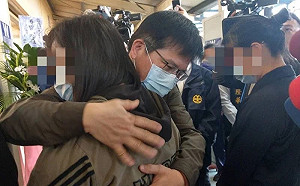 太魯閣號出軌》親赴殉職司機靈堂上香！林佳龍哽咽：你的任務已完成