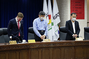 北市官員為太魯閣事故默哀 柯文哲嘆：非一人下台就可解決問題