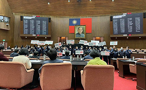 太魯閣號出軌》藍營同張善政檢討台鐵出軌遭反彈  周玉蔻:國民黨果然依舊很蠢又沒血淚的