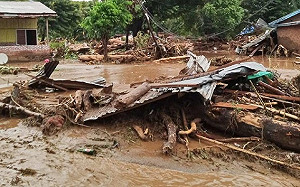 洪災導致山體滑坡 印尼東努沙登加拉省128人死亡 72失蹤