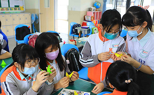 台鐵太魯閣號事故  新北民安國小學生寫卡片、摺紙鶴為傷亡者集氣祈福