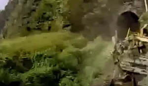 對撞畫面曝光！運安會：太魯閣號遭工程車撞偏  左車頭猛撞隧道口受創最重