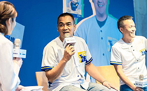 (影)台灣巨砲也稱讚  陳金鋒肯定張育成:「不簡單！」