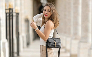 畫作「一筆完成」！美女畫家才華氣質集一身