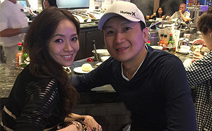 侯佩岑坦承上節目壓力大！在老公懷裡落淚：謝謝你娶我