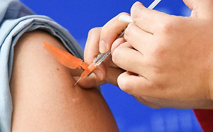 AZ疫苗　單日接種2577人創新高