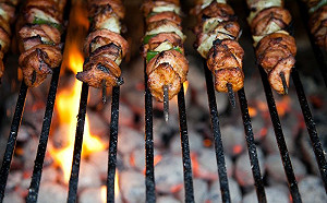 女深夜爽點5串炭烤！一攤開全看傻