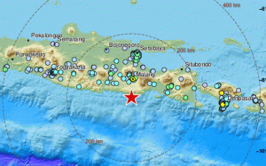 (影) 印尼爪哇發生規模6強震 居民：所有東西都在晃