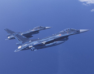 不顧王毅警告！日、美在東海實施戰鬥訓練 日媒：就是在制約中國