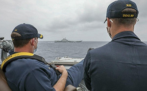 美海軍翹腳笑看「遼寧號」  中國網友崩潰這樣說...