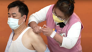 武漢肺炎》陳宗彥帶頭施打AZ   指揮中心：16位中央與地方工作人員已完成接種