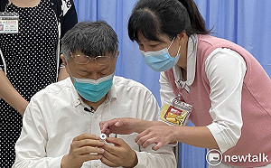 三都首長比他早打疫苗 柯文哲：照SOP走 不會管別人什麼時候打