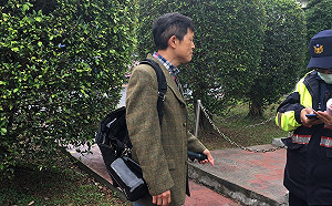 以黑色壓克力遮蔽「去威權化」文字 台灣國：欲蓋彌彰