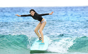 宅男女神蔡瑞雪帥氣衝浪！網驚：太厲害了