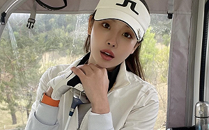 網紅新運動！韓國歐膩「朴茶現」狂練高爾夫球