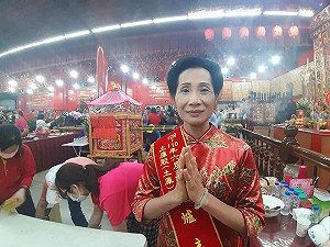 （影）睽違10年進土庫停駕 白沙屯媽祖應允六房媽祖爐主跪求