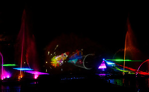 和炫彩蝶一同嬉戲！碧潭水舞2檔新秀4/17熱鬧登場