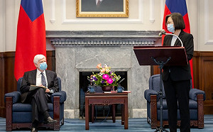 場外罵美國、場內指責台灣人 林俊憲諷國民黨：尚書大人真機靈！