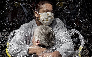 丹麥攝影師作品「第一個擁抱」 奪年度世界新聞攝影獎