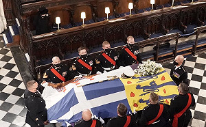 菲立普親王喪禮  英女王獨坐送亡夫