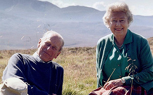 英女王分享與亡夫最愛合照 平凡衣著洋溢幸福