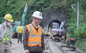 林佳龍關切地震 網：國家警報保命10秒是你做到的