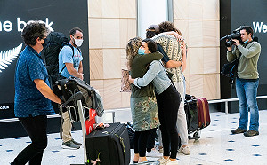 紐澳旅遊泡泡啟動機場現人潮 希臘迎荷客爆4確診