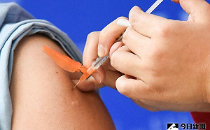 PTT傳榮總強迫打AZ疫苗！她提「4點」轟：醫師吃飽太閒？