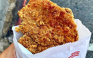 雞排祈願文奏效！台中真下雨  洗車廠老闆喜發百份雞排