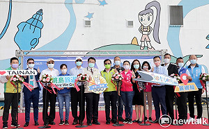 最速飛船麗娜輪往返台南澎湖首航  黃偉哲:貨暢其流共創新藍海商機