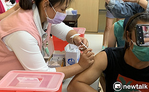 首波自費疫苗開打 部桃245人預約198人完成接種
