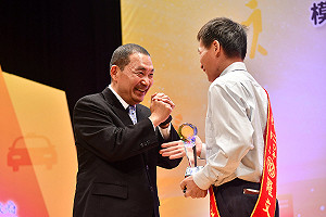 新北預慶勞動節 侯友宜表揚244位模範勞工及優良駕駛