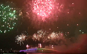(影)澎湖花火節璀璨登場 超萌熊大、兔兔躍上星空嗨翻天